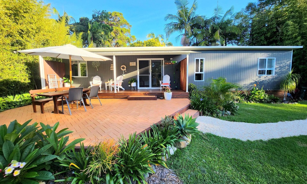 Smiths Lake Cottage | Tropical Hideaway Cottage