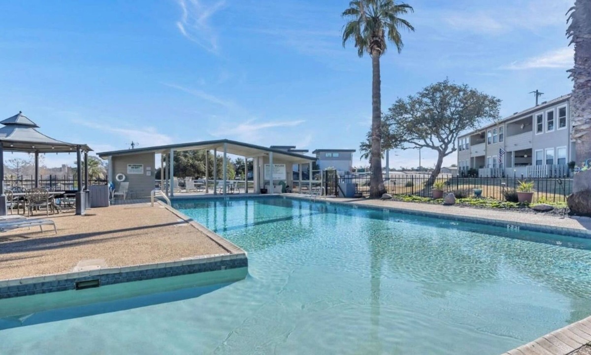 Granite Shoals Apartment | Tropical Hideaway Condo