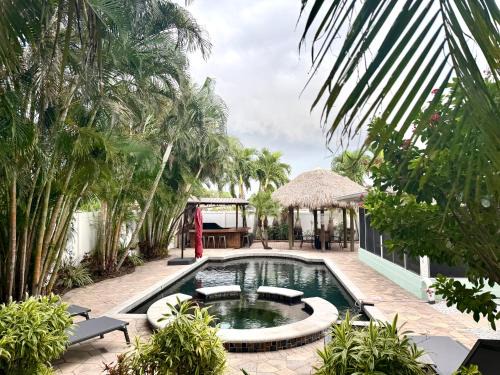 Bradenton House | Tropical Oasis 10th