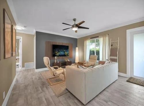 North Corals House | Tropical Oasis with Private Pool Jacuzzi