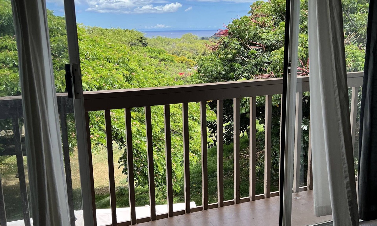 Makaha Valley Condo | Tropical Ocean View Retreat
