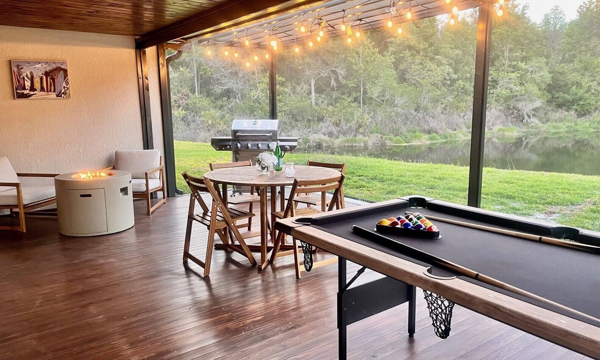 Meadow Pointe House | Tropical Retreat with Wildlife Lakeview- Pool Table, Gas Oven & Fire Pit