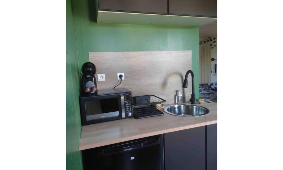 Saint-Julien Apartment | Tropical Studio 2