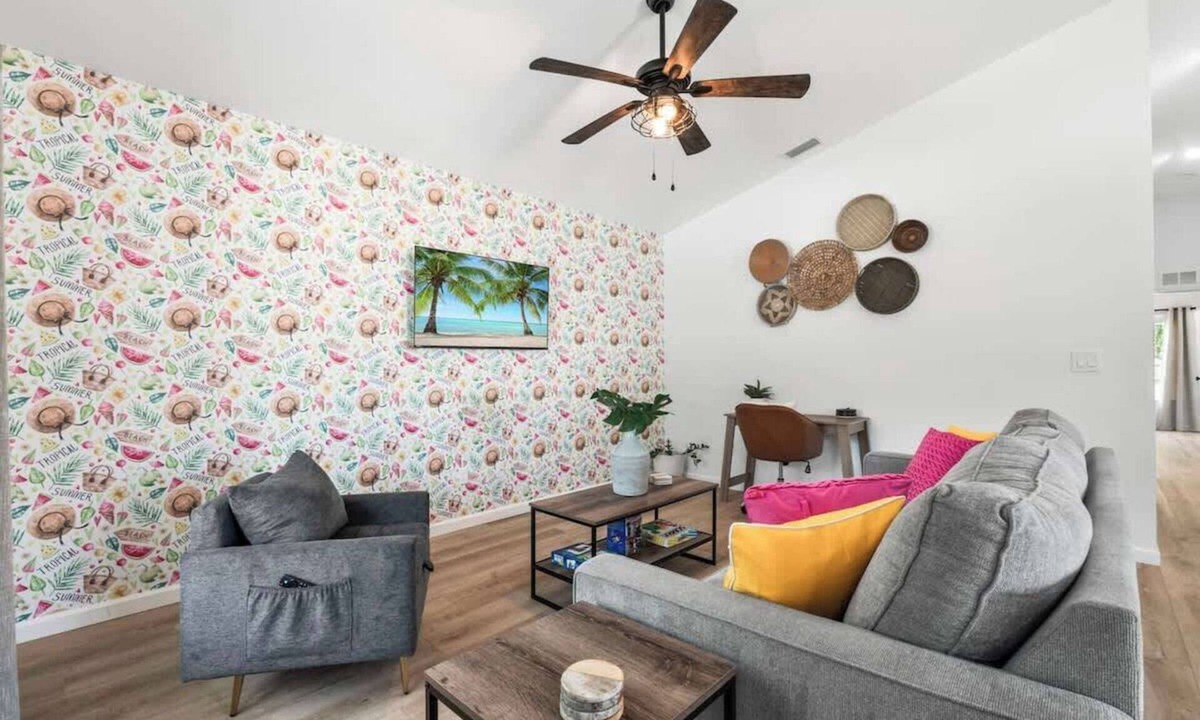 St. Augustine Cottage | Tropical Summer Getaway | Team Joseph Ellen