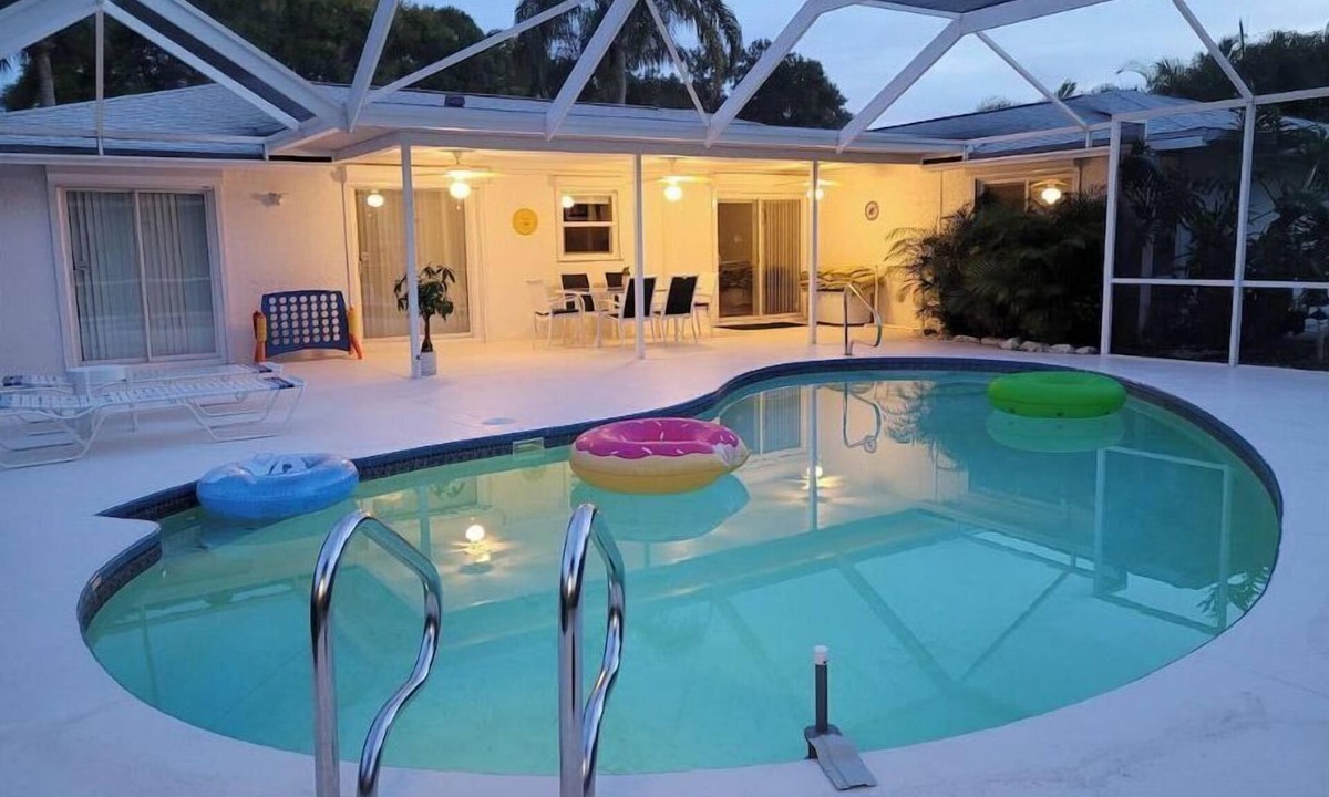 Palm Harbor House | ☀ Tropical Vacation Home w/HEATED POOL ☀