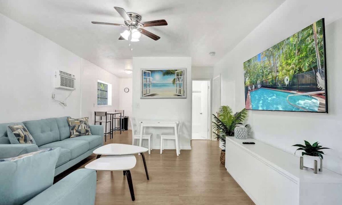 Riverside Park Apartment | Tropical View Escape - 1BR