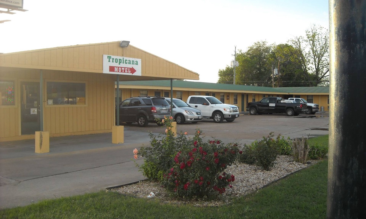 Bastrop Hotel | Tropicana Motel