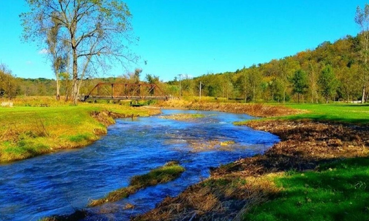 Waterville Cabin | Trout Lodge Log Cabin 3 BR on Trout Stream with Hot Tub Jacuzzi