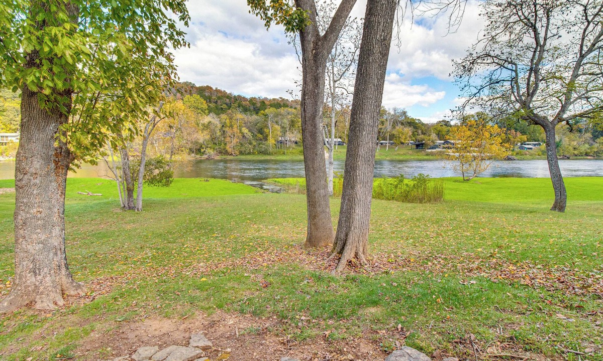 Cotter House | TroutFest: Anglers’ Retreat on White River w/Deck