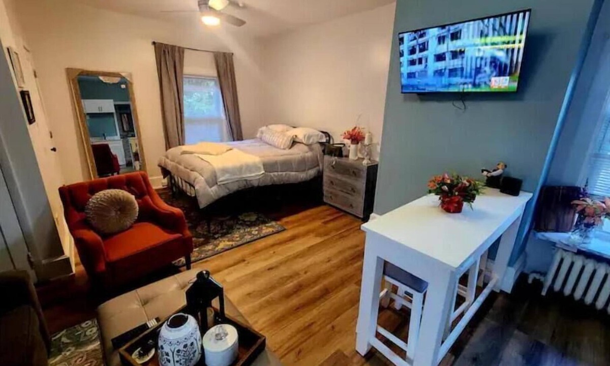 Troy Apartment | TROY, NY Studio near Emma Willard