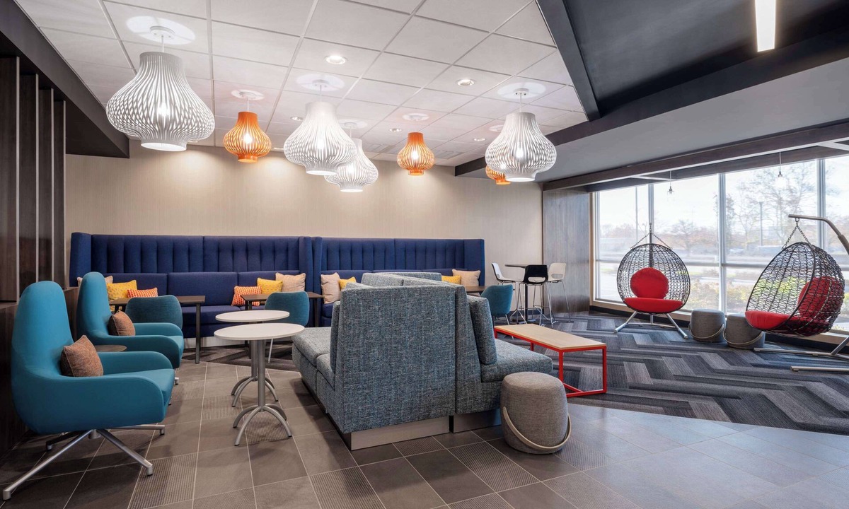 Greenbrier East Hotel | TRU by Hilton Chesapeake, VA