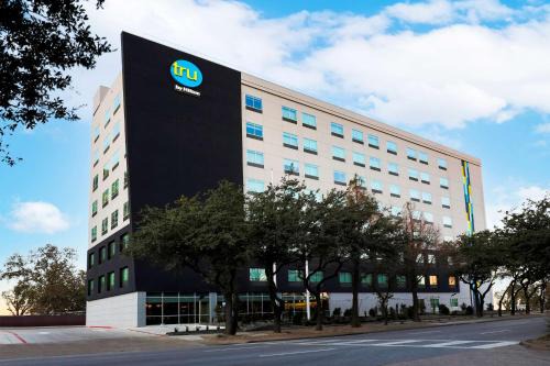 Dallas Design District Hotel | Tru By Hilton Dallas Market Center
