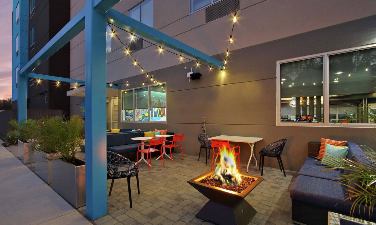 Mobile Hotel | Tru by Hilton Mobile