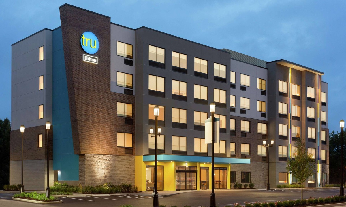 St. Charles Hotel | Tru by Hilton St. Charles St. Louis, MO