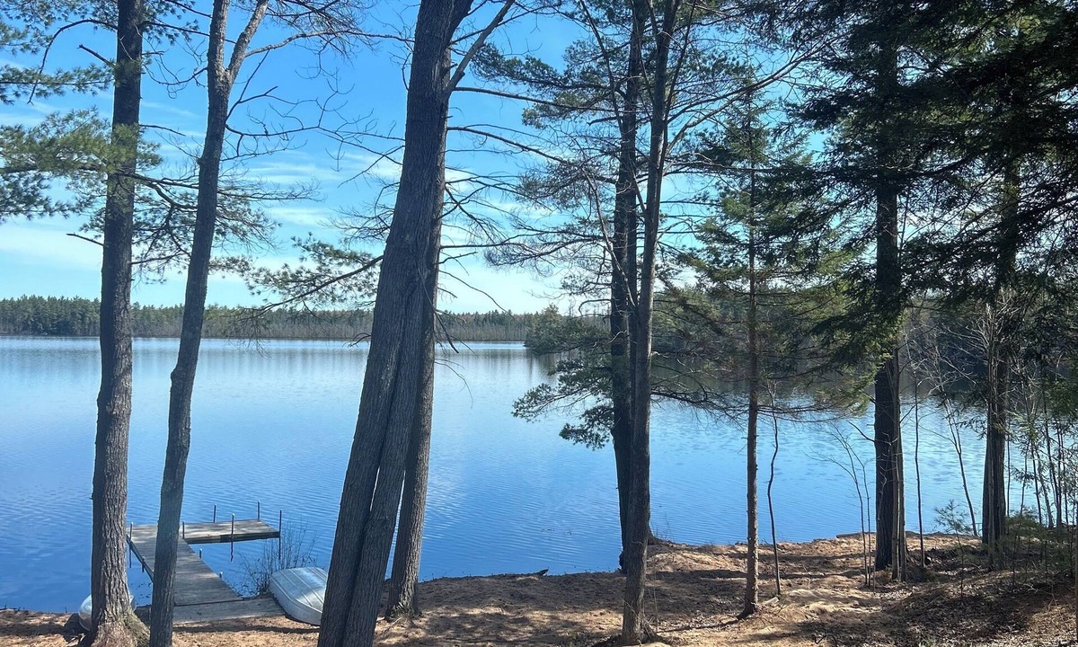 Steuben House | True UP experience awaits you in this comfortable and cozy lakefront home