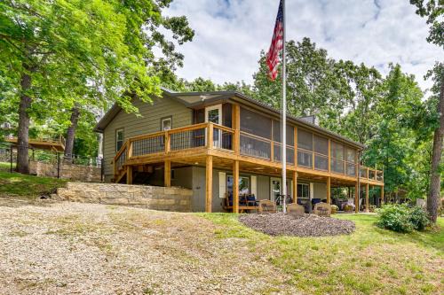 Clinton House | Truman Lake Retreat: Large Deck & On-Site Fishing!