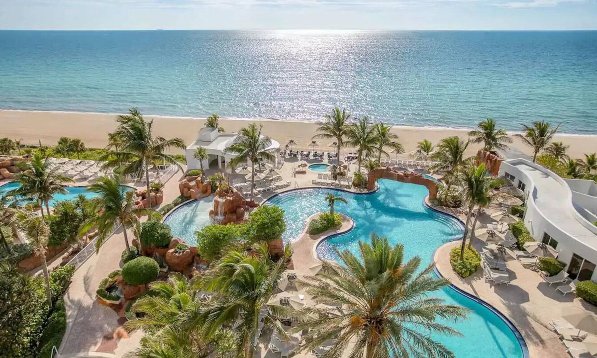 Sunny Isles Beach Apartment | TRUMP Beach Resort - Stunning Beach Front