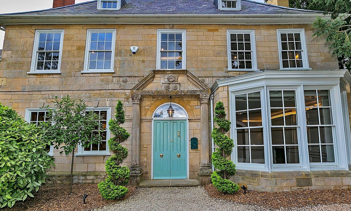 Yardley Gobion House | Ttich Manor Retreat by Interhome