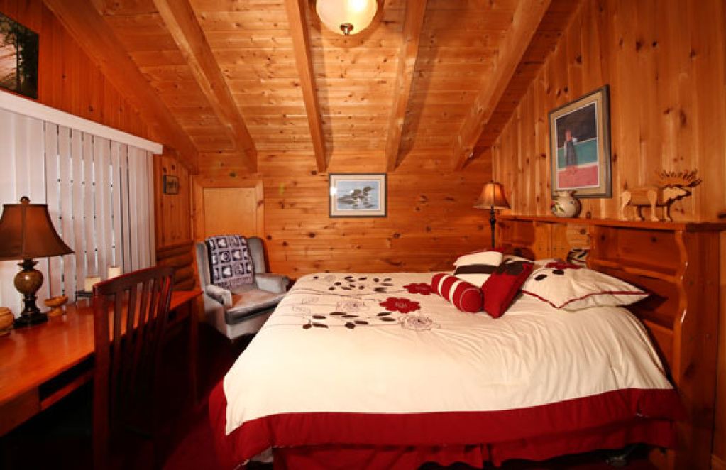 Main Brook Cabin | Tuckamore Lodge Rentals - Main Cedar Lodge - Room 9