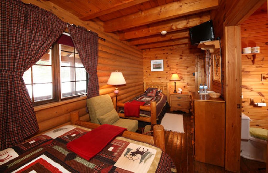 Main Brook Cabin | Tuckamore Lodge Rentals - Main Cedar Lodge - Room 5