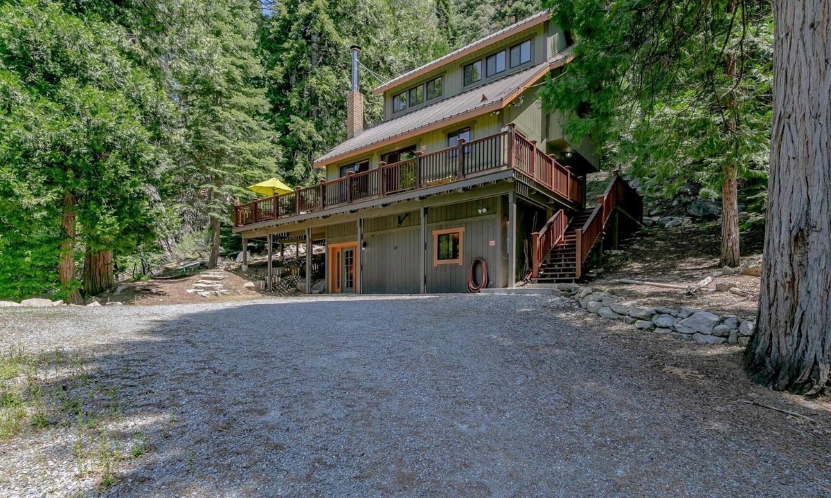 Strawberry Cabin | Tucked Away Cabin with Amazing Views & Pool Table