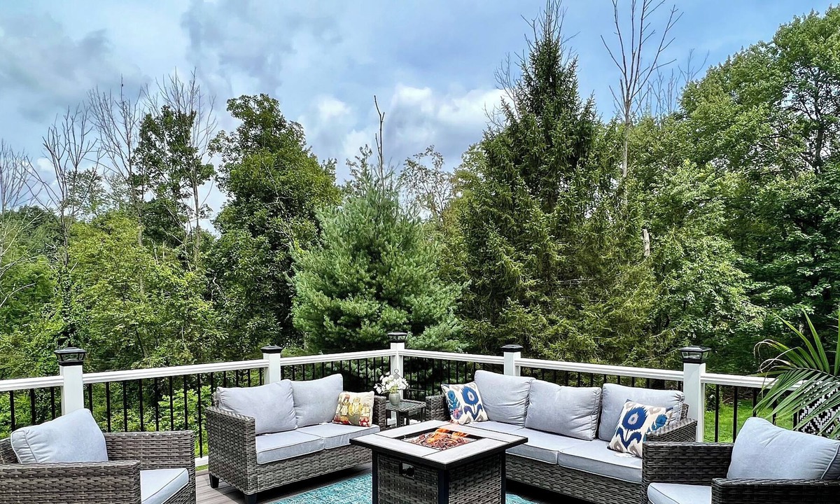 Brodheadsville House | Tucked Culdesac!