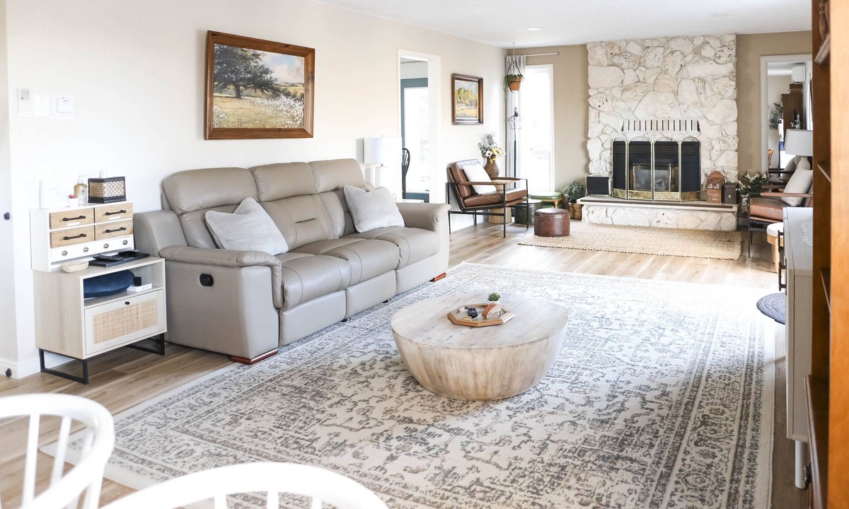 Rexburg House | Tudor Cottage with a King Suite