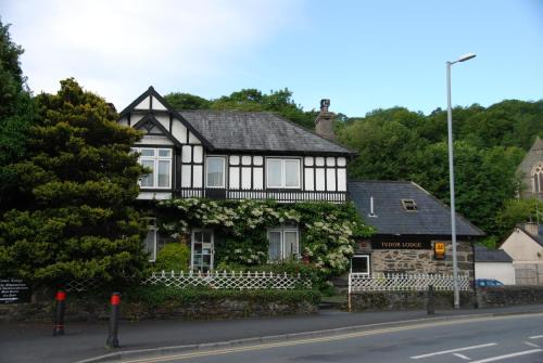 Porthmadog Bed & Breakfast | Tudor Lodge