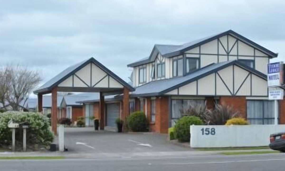 Hawera Hotel | Tudor Lodge Motel