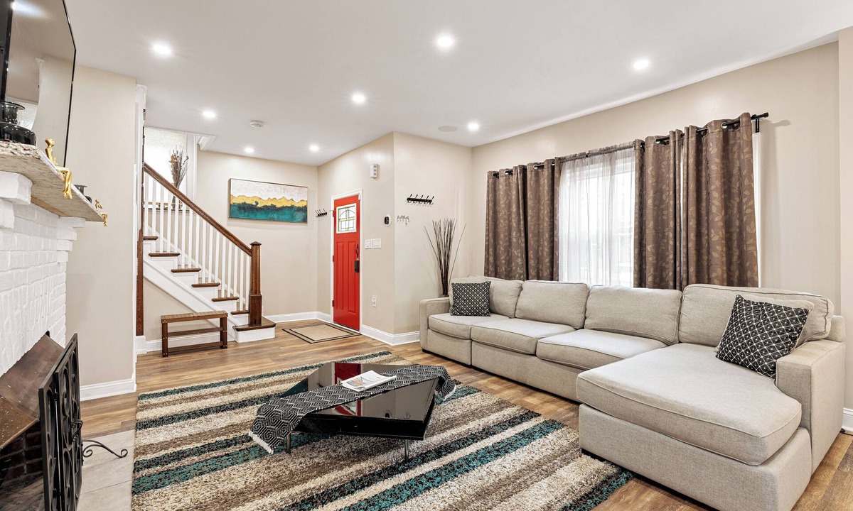 East Lansdowne Hotel | Tudor Lux