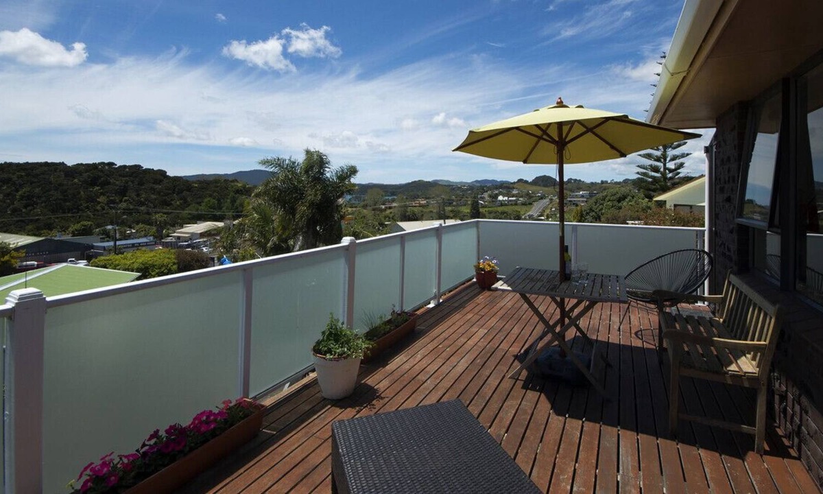 Cable Bay Cabin | Tui's Retreat - Cable Bay Bach