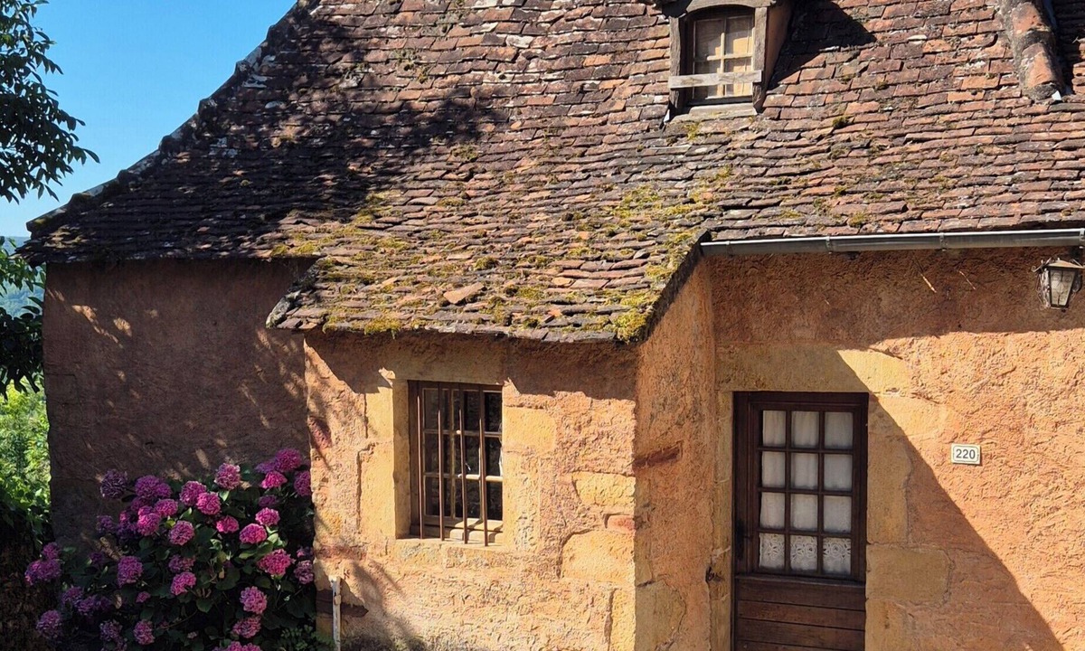 Prudhomat House | Tuiles Maison de Cathy