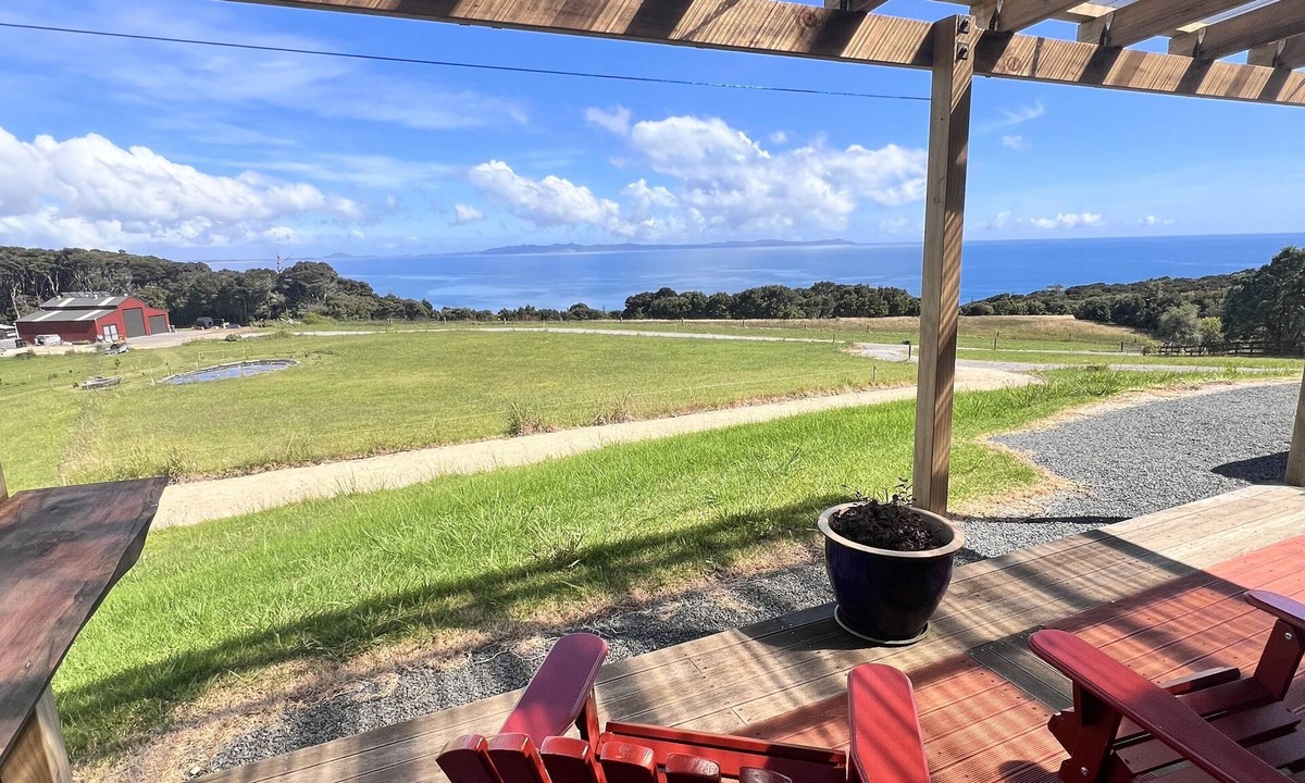 Cable Bay Cabin | Tuis Scenic Retreat