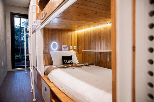 Kebayoran Lama Hostel | Tuju Arteri Pods