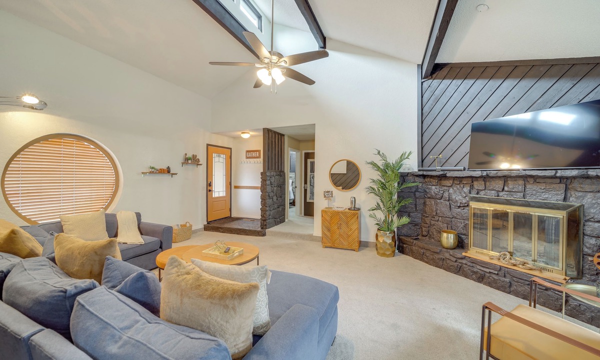 South Tulsa Cottage | Tulsa Area Home w/Fenced Yard: Pets Welcome!