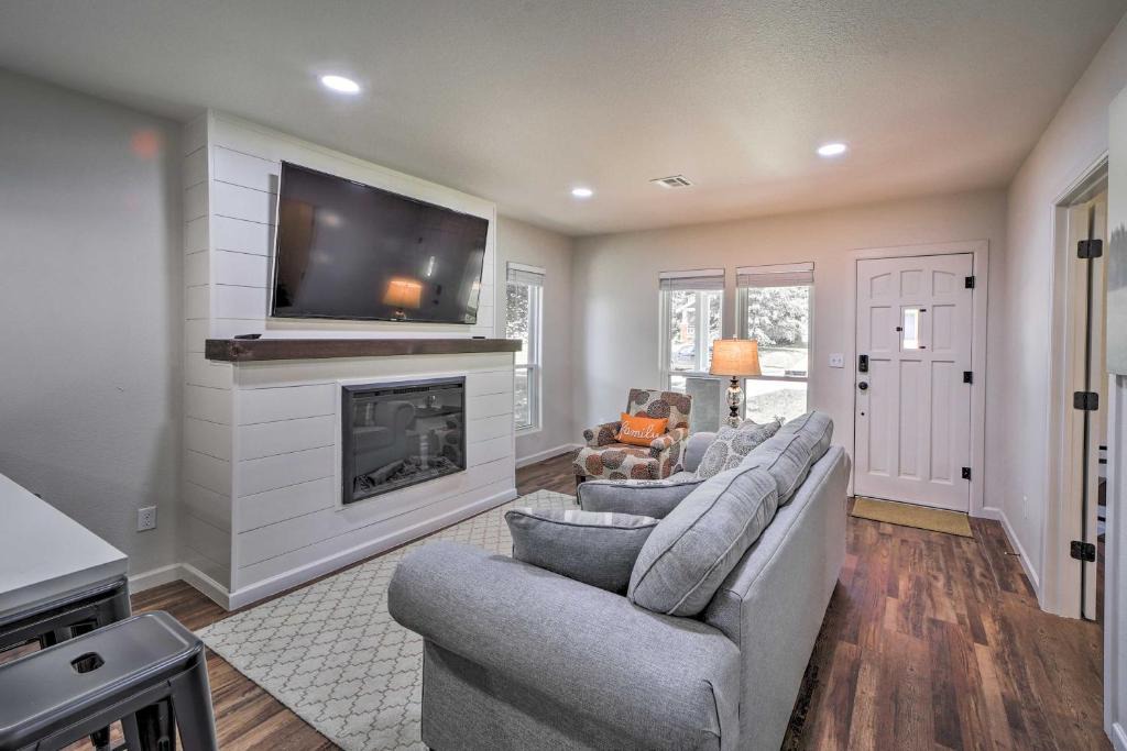 Florence Park House | Tulsa Bungalow with Fireplace Less Than 4 Mi to Dtwn!