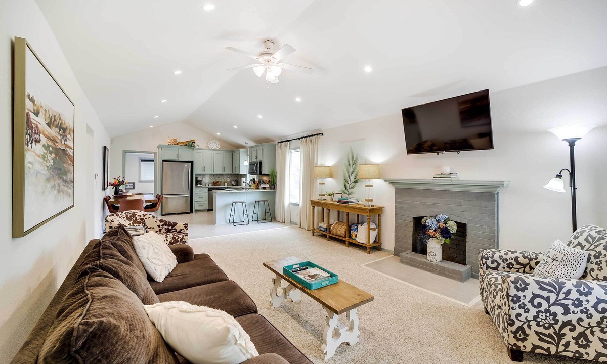 Cherry Street House | Tulsa Vacation Home ~ 3 Mi to Downtown