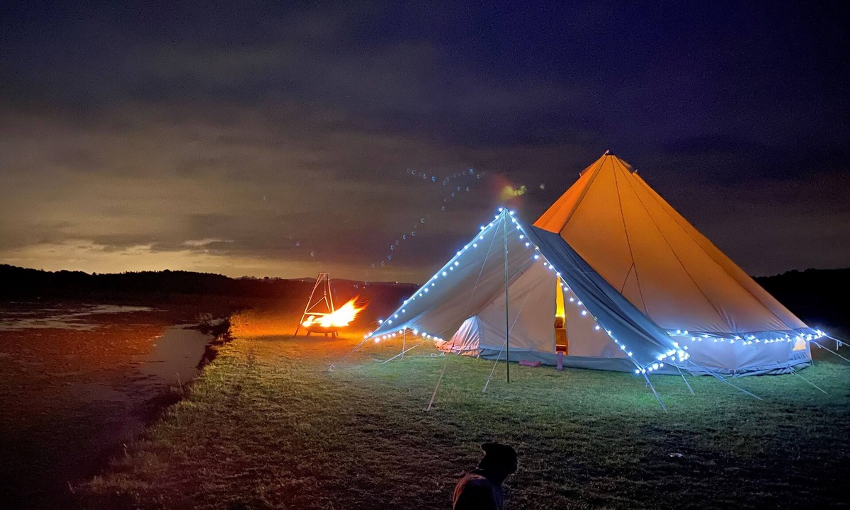 Great Witley Cabin | Tumbling Tom - Sleeps 4, Fire Pit & Pets Welcomed