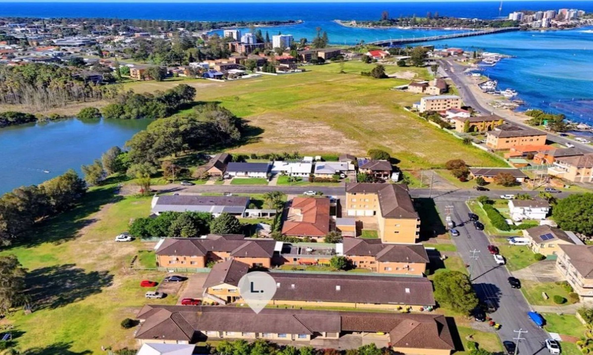 Tuncurry Villa | Tuncurry 2BR walk to lake