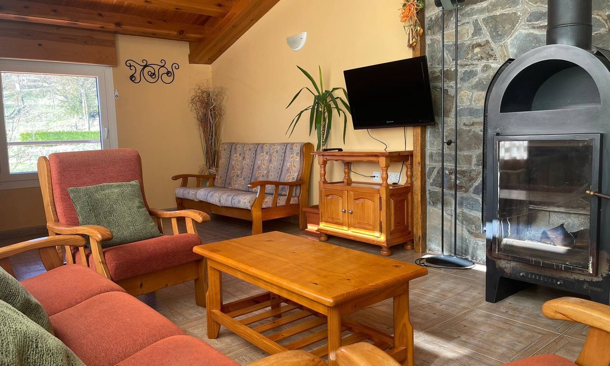 Sant Joan de Les Abadesses Cottage | Turisme Rural El Janpere