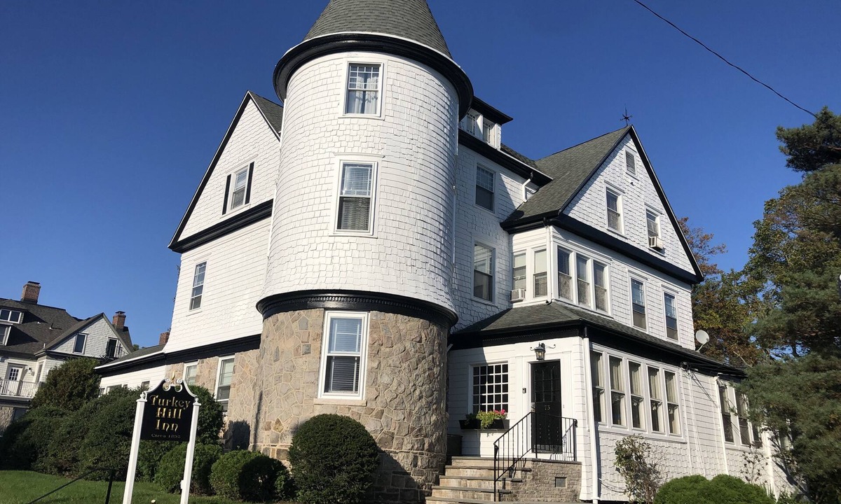 Summit Hotel | Turkey Hill Inn