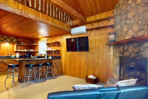 Davis House | Turner Escape Cabin 2