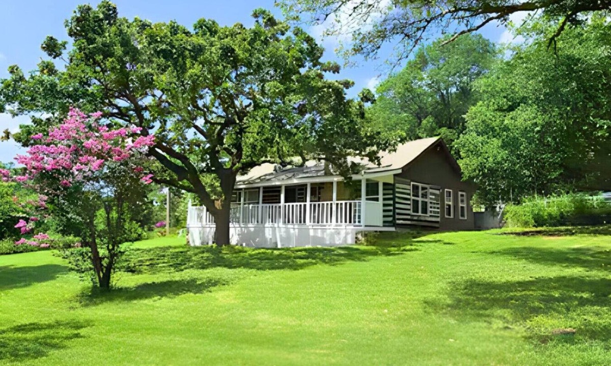 Davis Cabin | Turner Escape Cabins #3