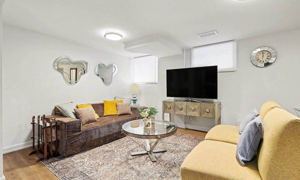 Ottawa Division Apartment | Turnkey 2BR Apt Near QCH With Yard And Carport