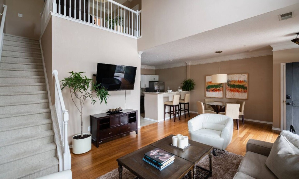 Dublin House | Turnkey Townhome/30+ Day Stay/Peloton + Gym