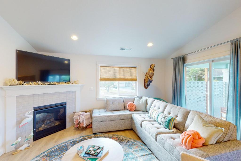 Lincoln City House | Turquoise Dreams