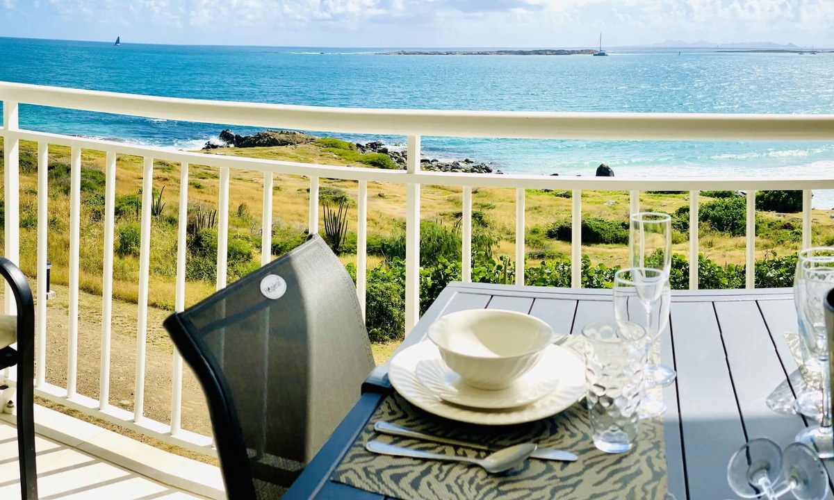 Orient Bay Apartment | TURQUOISE OCEANVIEW BEACHFRONT SUITE