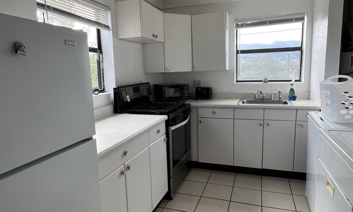 Sandia Knolls Cottage | Turquoise Trail mountain gem