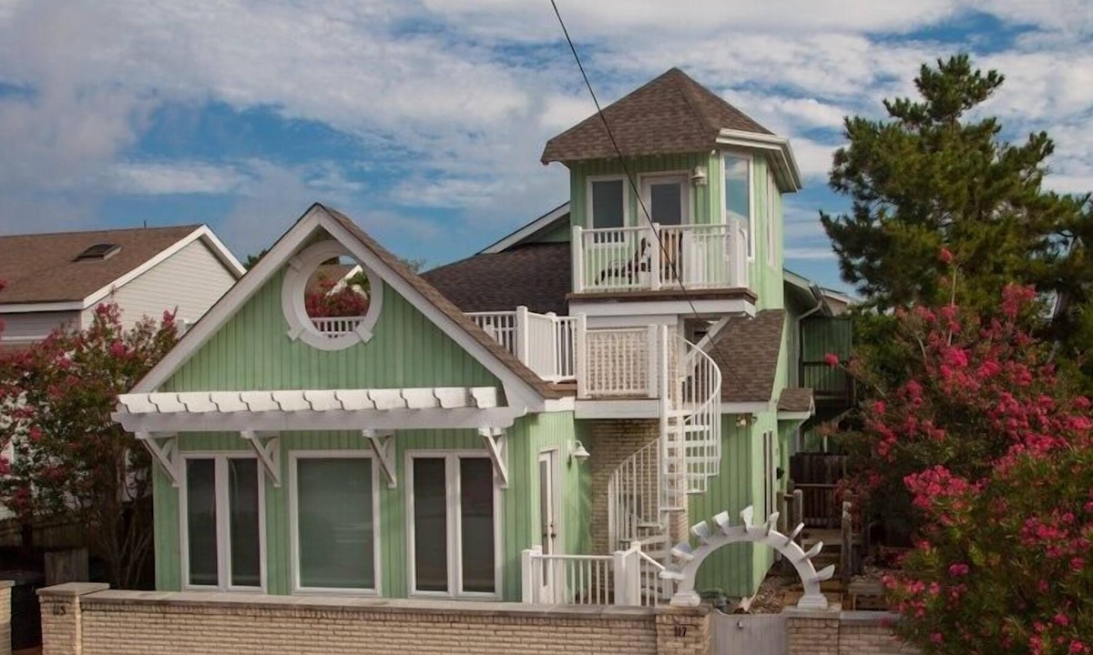 Northeast Virginia Beach House | Turtle Cove by RedAwning