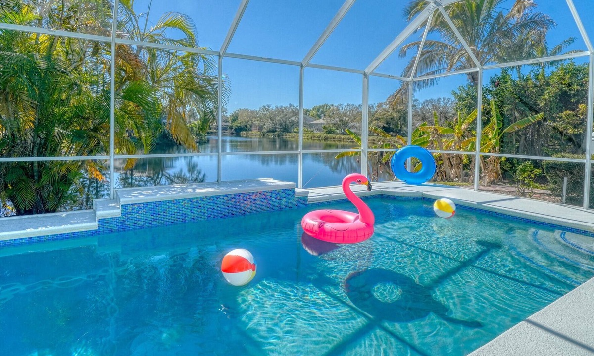 Palma Sola House | Turtle Cove! Heated Pool, Movie Room, Pool Room, Lakeview, Close to Anna Maria
